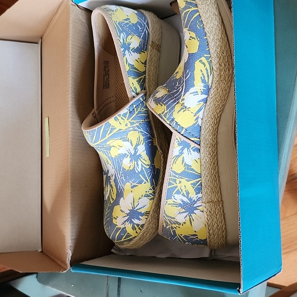 Dansko Size 40 Shoes